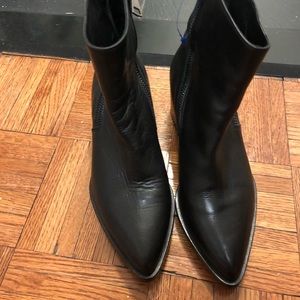 Beautiful Black Leather Strategia Boots